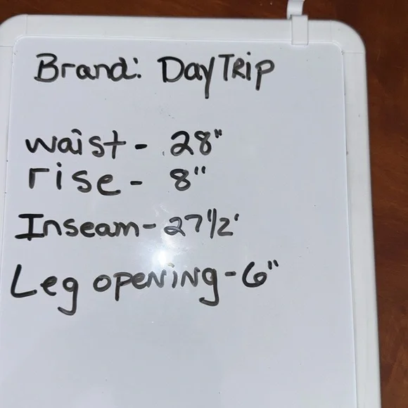 Daytrip Women's 28 X 28 Blue Dark Wash Faded Whiskering Straight Low Rise  Jeans - Picture 7 of 7